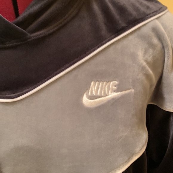 WOMENS NIKE HERITAGE “Plush Velvet'' PULLOVER HOODIE NWOT 🔴 - Picture 4 of 15